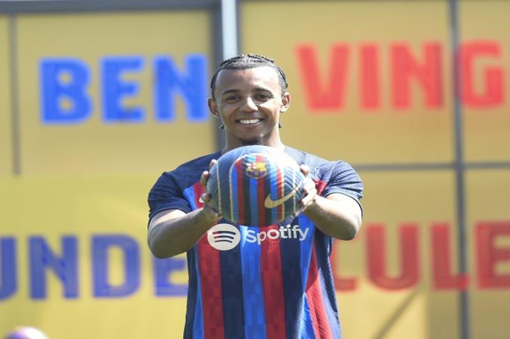 برشلونة يُسجل الفرنسي جول كوندي ويستعد لمواجهة بلد الوليد الليلة