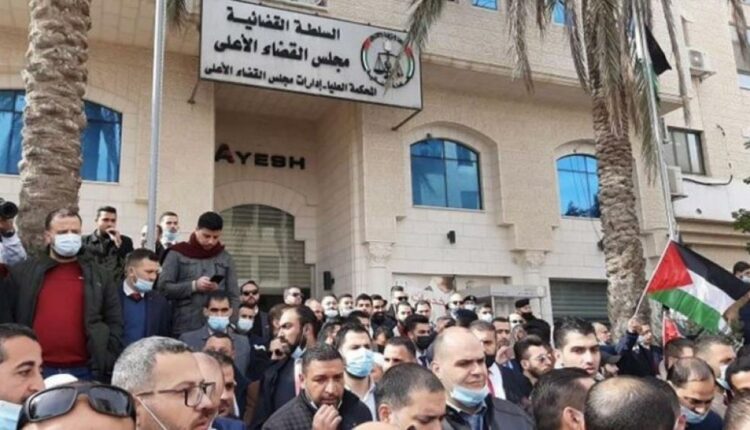 نقابة المحامين تُعلق العمل أمام جميع محاكم الضفة اليوم الاثنين