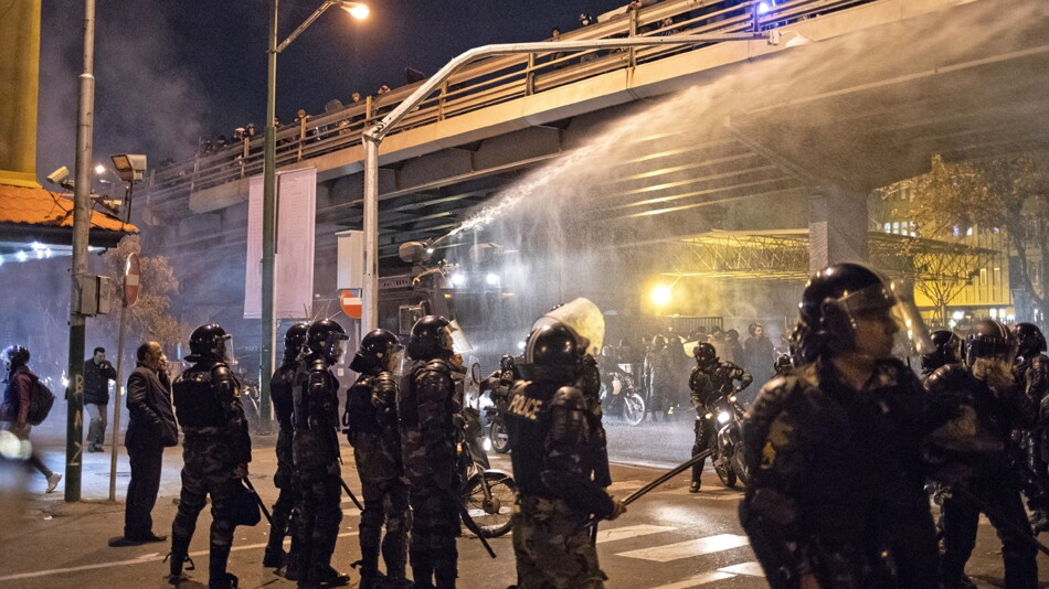 رئيس السلطة القضائية الإيرانية يُهدد المحتجين بانقطاع المياه