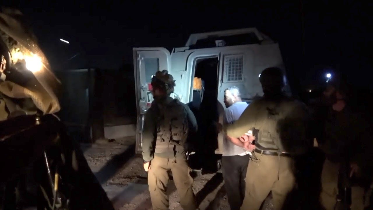 جنين: الاحتلال يعتقل الشابين معاذ وعماد اشتيوي عقب دهم منزليهما