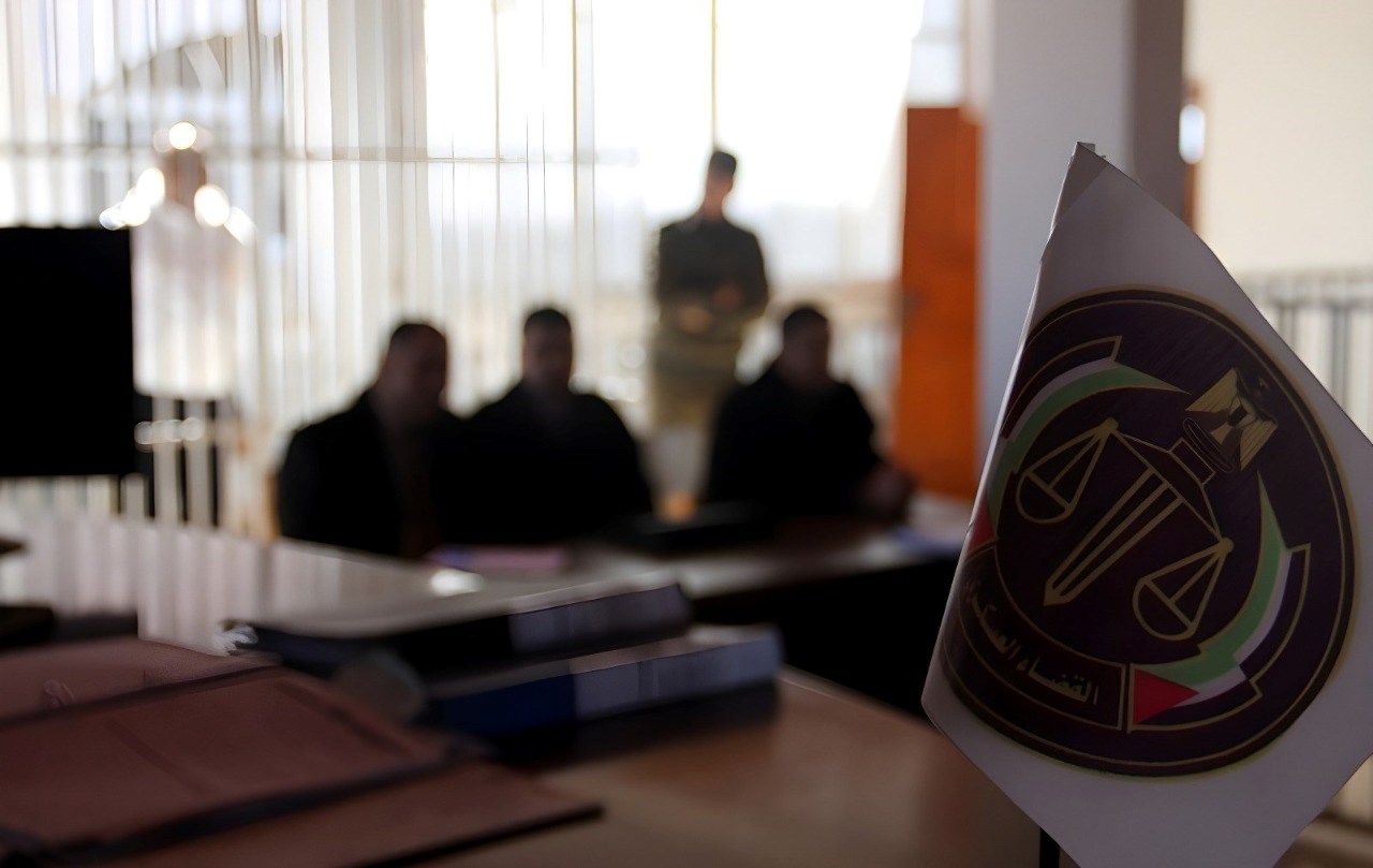 غزة: المحكمة العسكرية تصدر أحكامًا بحق أربعة متخابرين مع الاحتلال