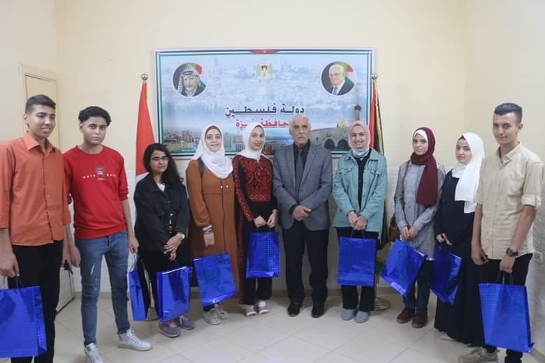 أبو النجا يكرّم أوائل الثانوية العامة على مستوى محافظة غزة (صور)