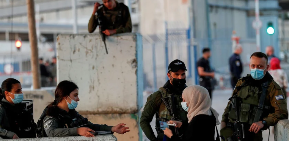 سحب تراخيص من الفلسطينيين يستخدم لقمع الإضرابات عن الطعام