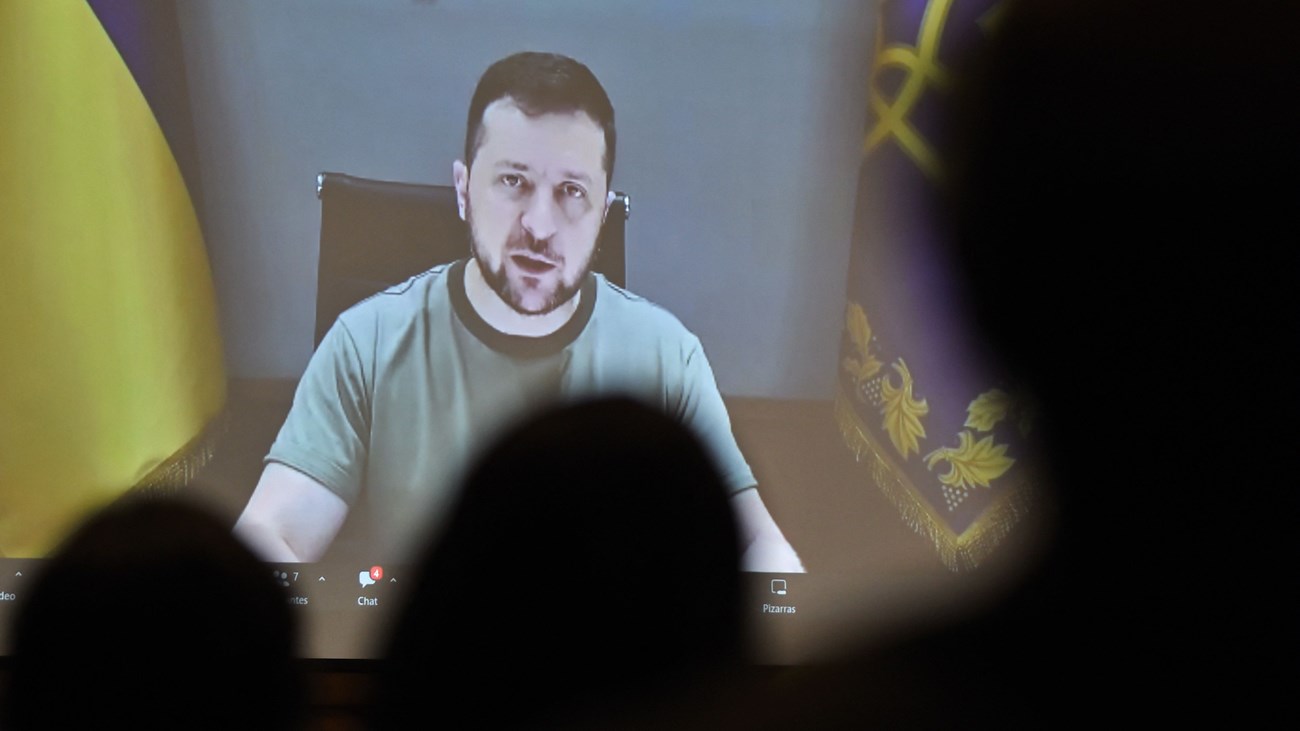 بالتزامن مع عيد الاستقلال.. زيلينسكي يُحذّر من هجوم روسي على أوكرانيا