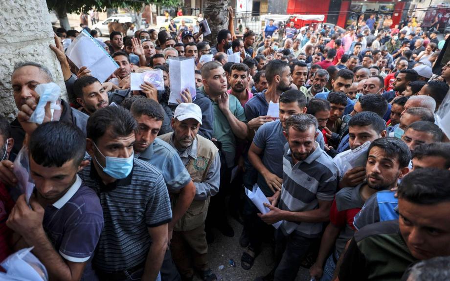 وزارة العمل تدين وقف انتقال عمال غزة إلى الداخل