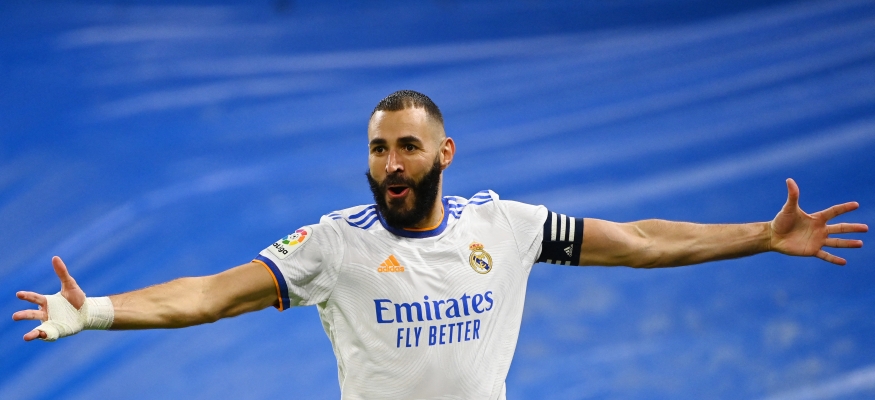 أول تعليق لبنزيمة بعد التتويج بجائزة أفضل لاعب في أوروبا