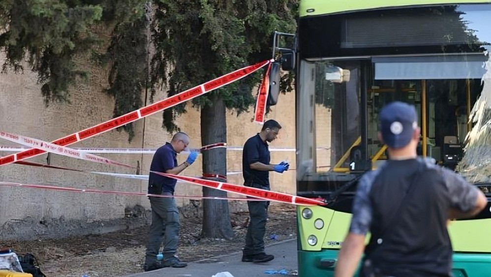 مُصابون بعملية إطلاق نار صوب حافلة إسرائيلية في منطقة غور الأردن