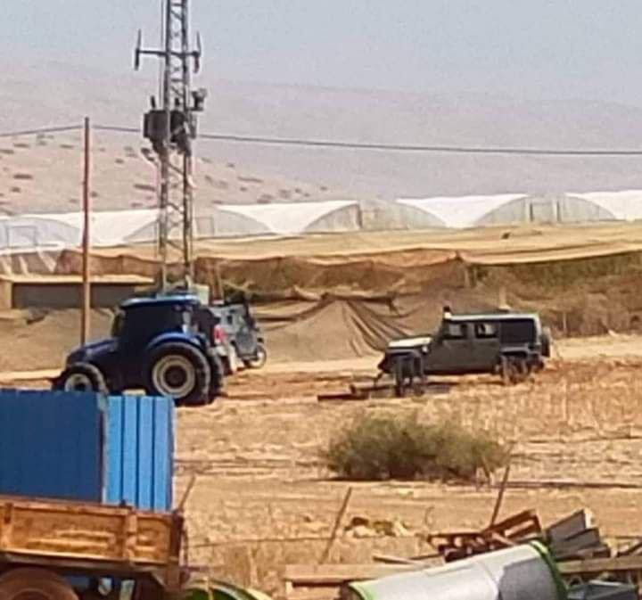 قوات الاحتلال تستولي على جرار زراعي جنوب طوباس