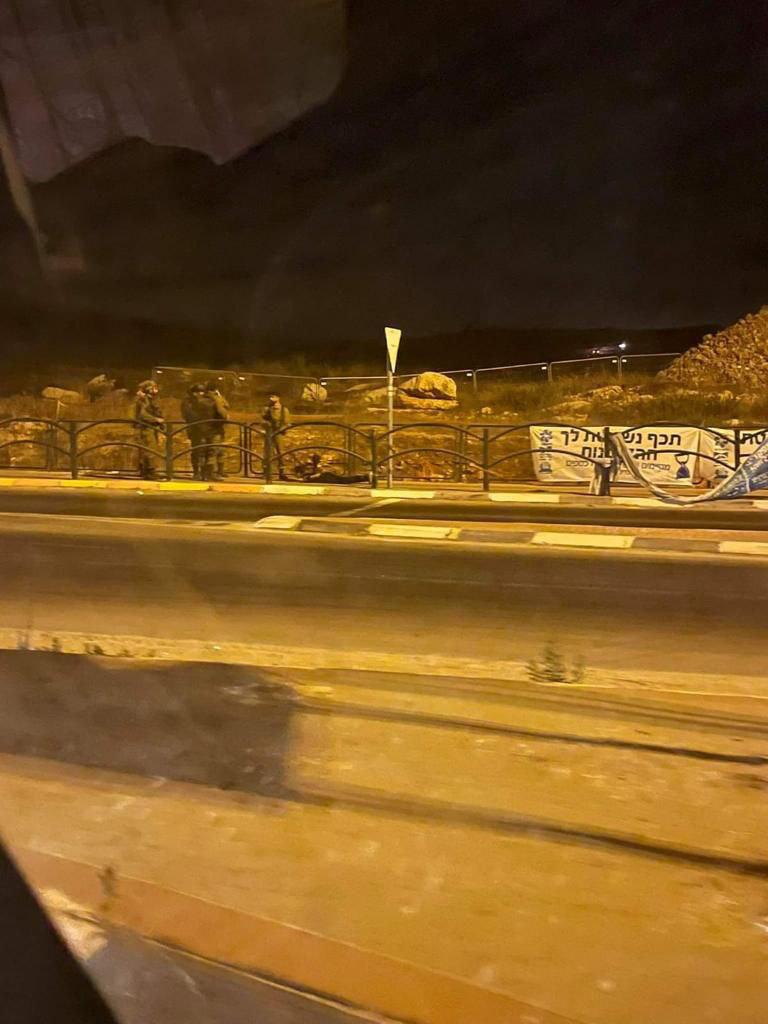 الاحتلال يعتقل شابًا بزعم محاولة تنفيذ عملية طعن جنوب نابلس