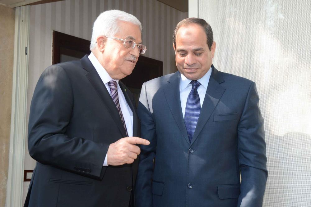 الرئيس عباس يلتقي نظيره المصري في القاهرة
