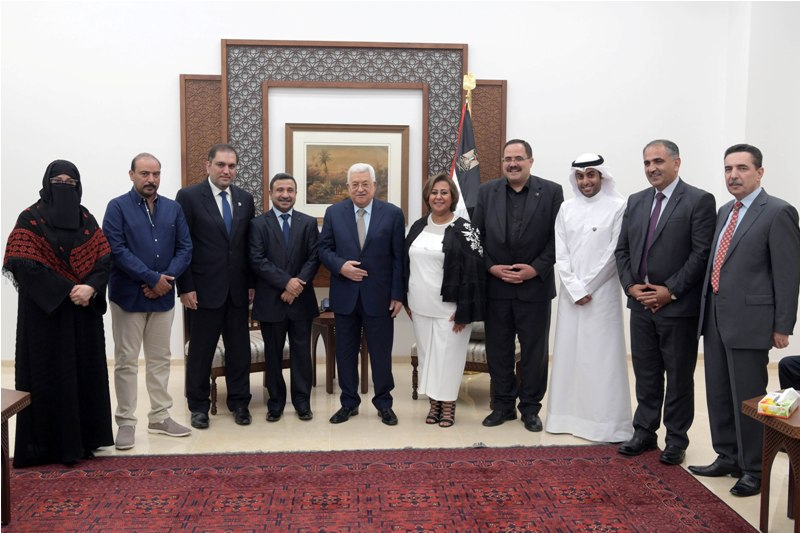 عباس يستقبل الوفد الكويتي المُكلّف بالتعاقد مع معلمين فلسطينيين