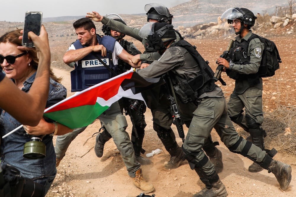 تقرير: 129 انتهاكاً بحق الحريات الإعلامية في أغسطس الماضي