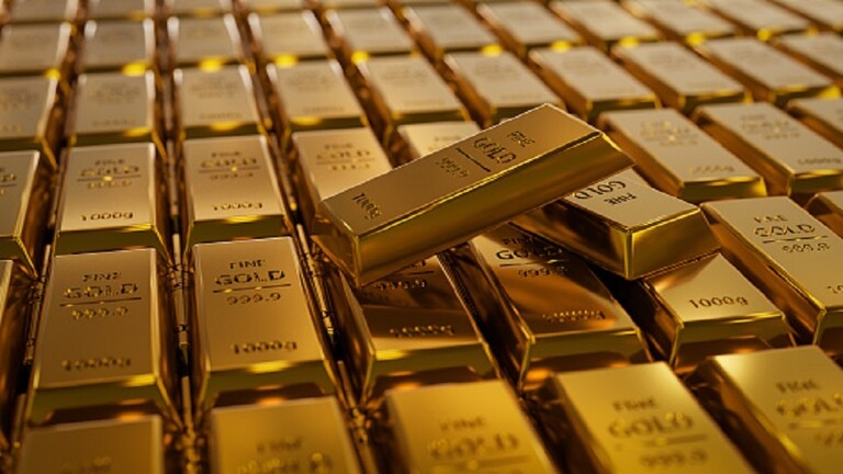 أسعار الذهب تهبط لأدنى مستوى خلال عام ونصف