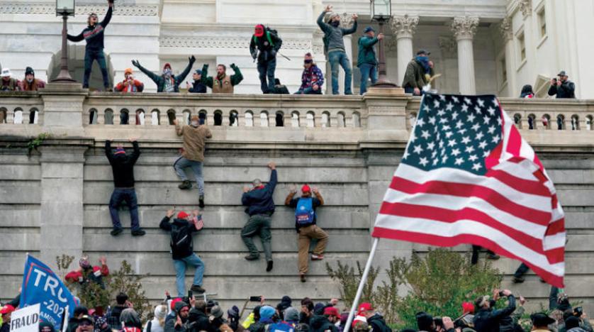 السجن 10 سنوات لشرطي أمريكي سابق لمشاركته بأحداث الكابيتول