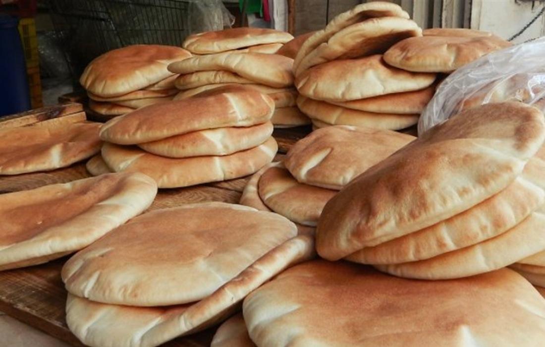 تفاصيل قرار الاقتصاد برفع وزن ربطة الخبز في غزة