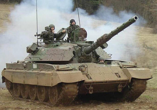 سلوفينيا تعلن عن تسليم 28 دبابة لأوكرانيا