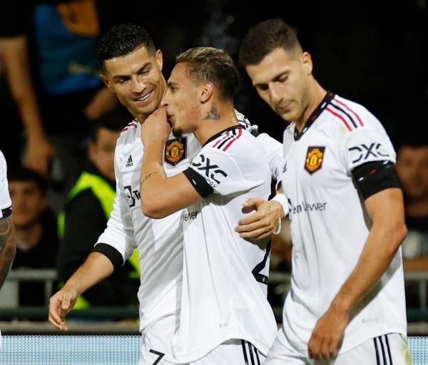 رونالدو وسانشو يصححان مسار مانشستر يونايتد في الدوري الأوروبي
