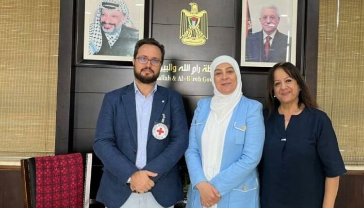 غنام الصليب الأحمر الأسرى