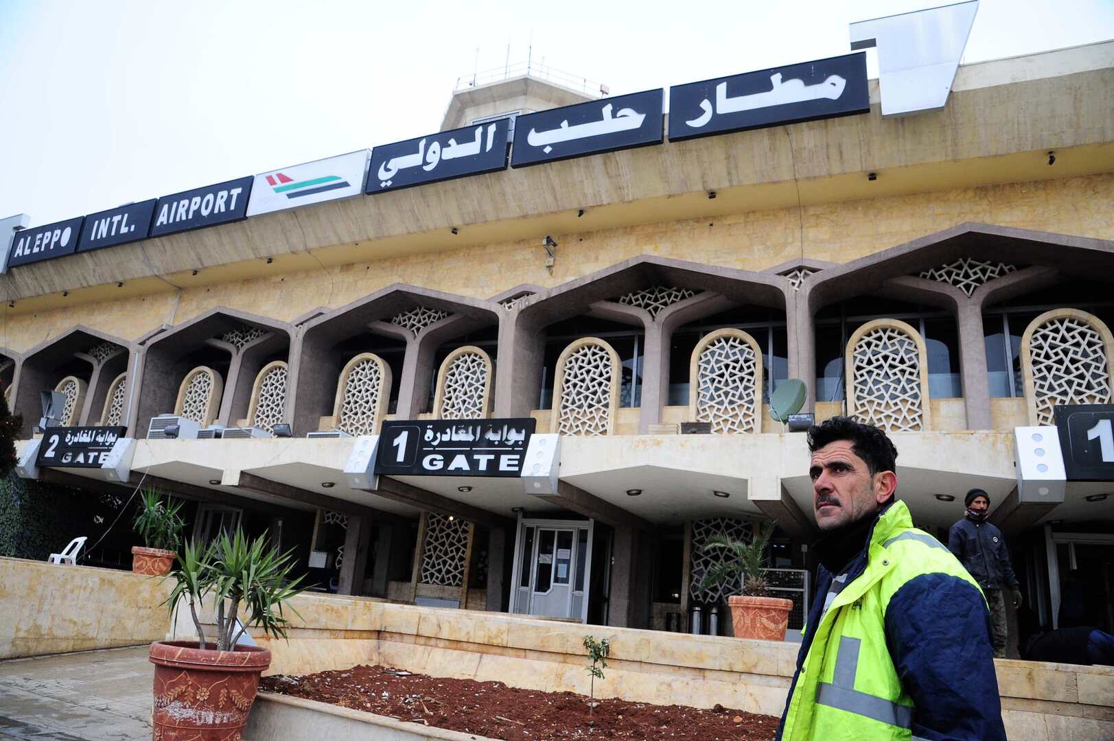 الدفاع السورية: عدوان إسرائيلي يخرج مطار حلب عن الخدمة
