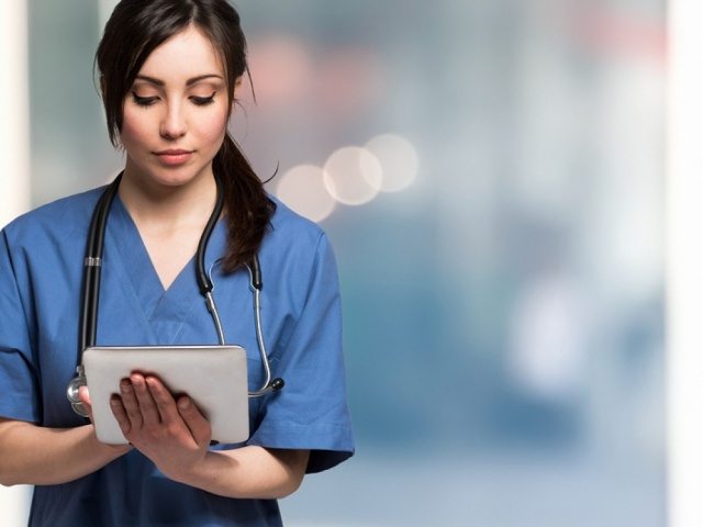 بسبب تدني الأجور.. آلاف الممرضات في أمريكا ينفذن إضرابًا لثلاثة أيام