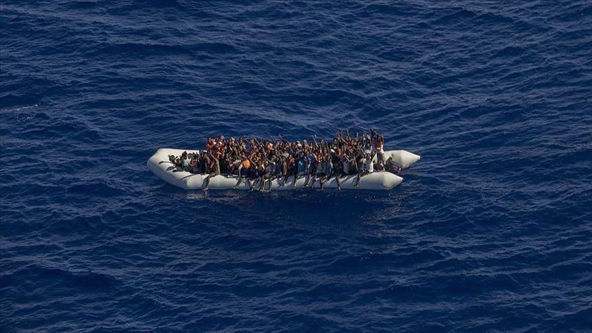 إنقاذ مهاجرين على متن سفينة تعرضت للغرق قبالة سواحل اليونان