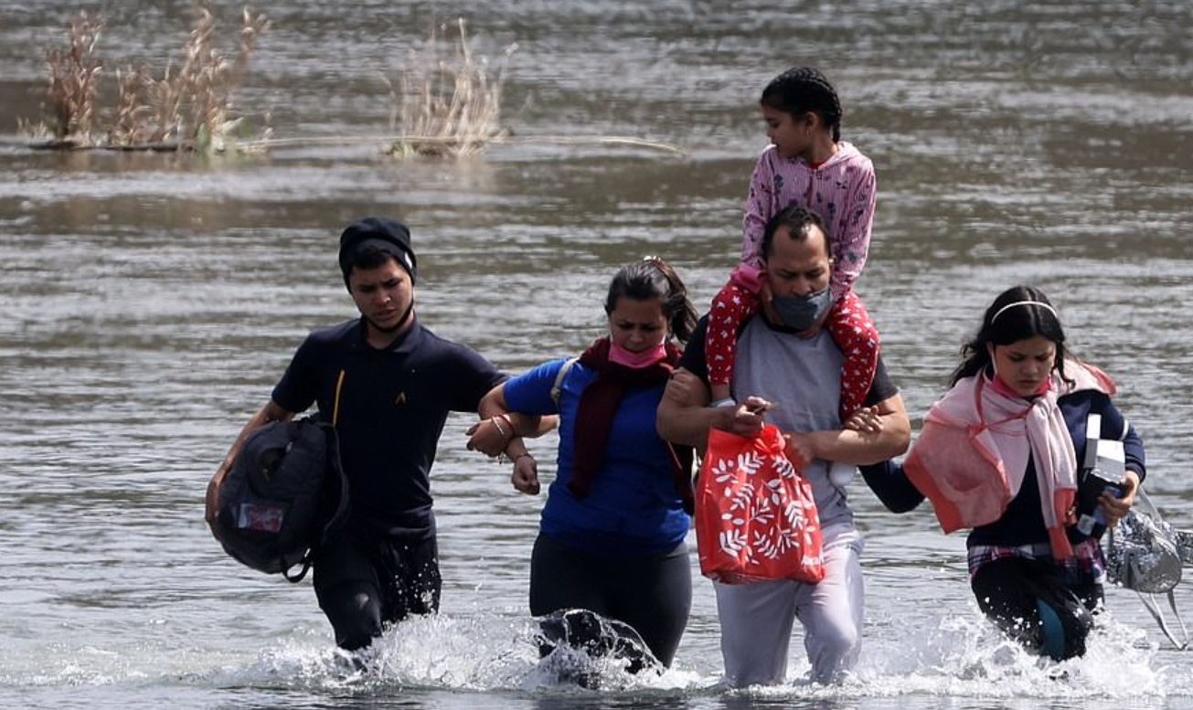 غرق 8 مهاجرين أثناء محاولتهم عبور نهر ريو غراندي إلى الولايات المتحدة