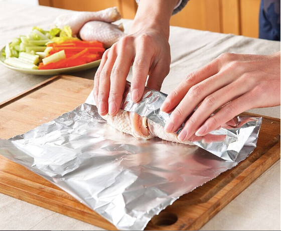 احذرها.. مخاطر كبيرة لاستخدام ورق الألمنيوم في الطبخ