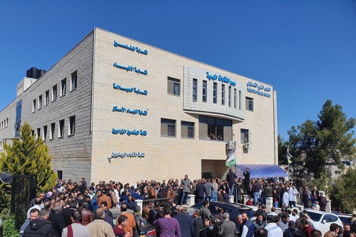 نقابة الأطباء تستجيب لوساطة حركة فتح لتأجيل إضرابها