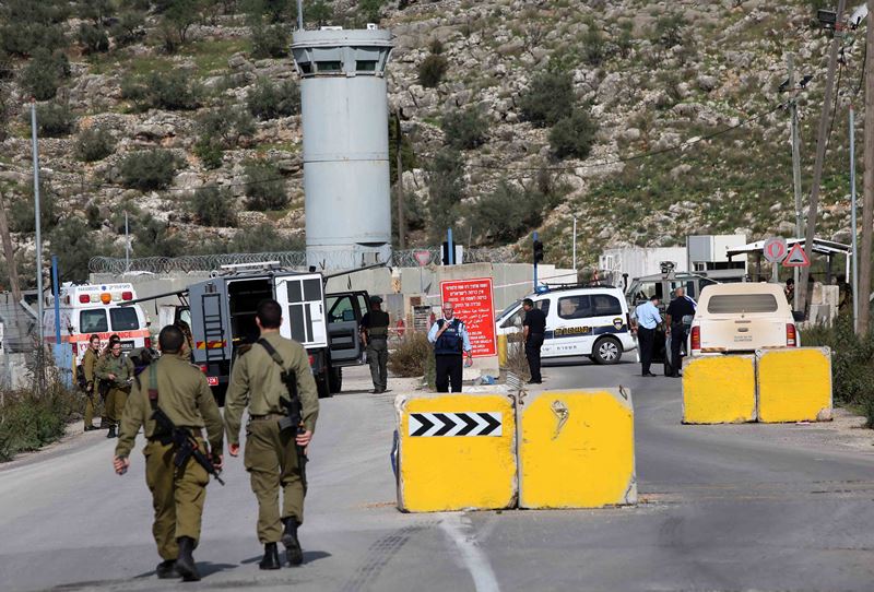 مقاومون يُطلقون النار تجاه حاجز دوتان جنوب غربي جنين