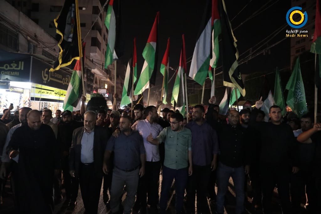 مسيرات ليلية في غزة نصرة لأهالي نابلس