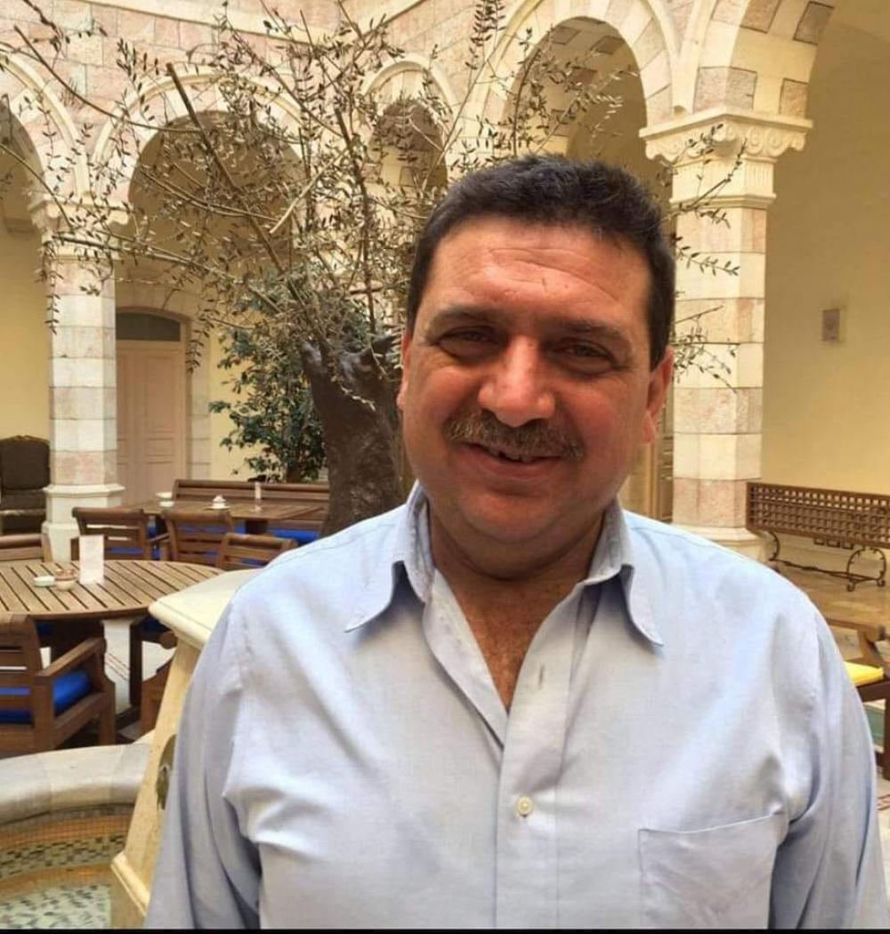 الموت يُغيّب الصحفي صخر أبو العون بعد صراع مع المرض