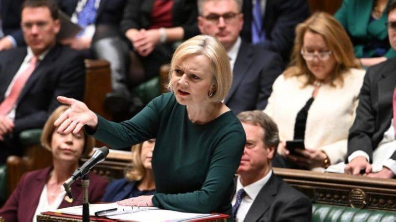 نواب بريطانيون يسعون للإطاحة برئيسة الوزراء تراس برسائل سحب ثقة