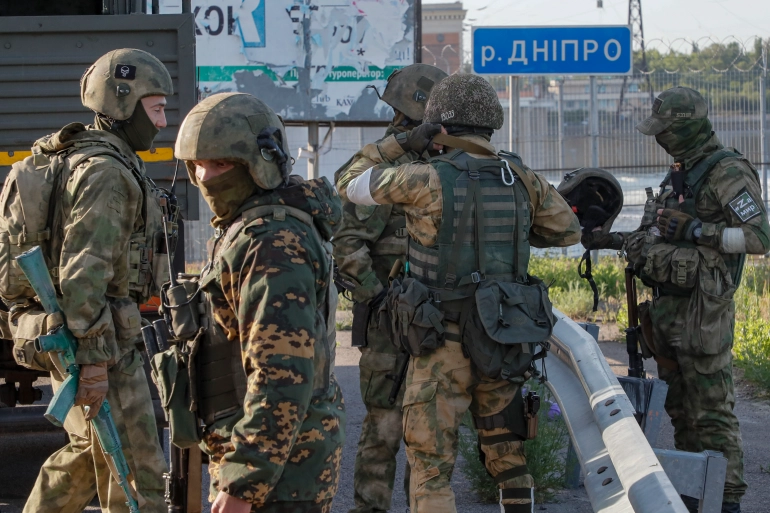 أوكرانيا: روسيا تسحب قواتها من مواقعها على نهر دنيبرو