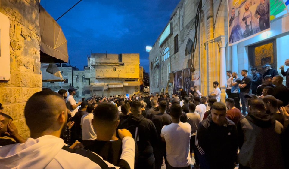 الآلاف يؤدون صلاة الفجر العظيم في الضفة والقدس