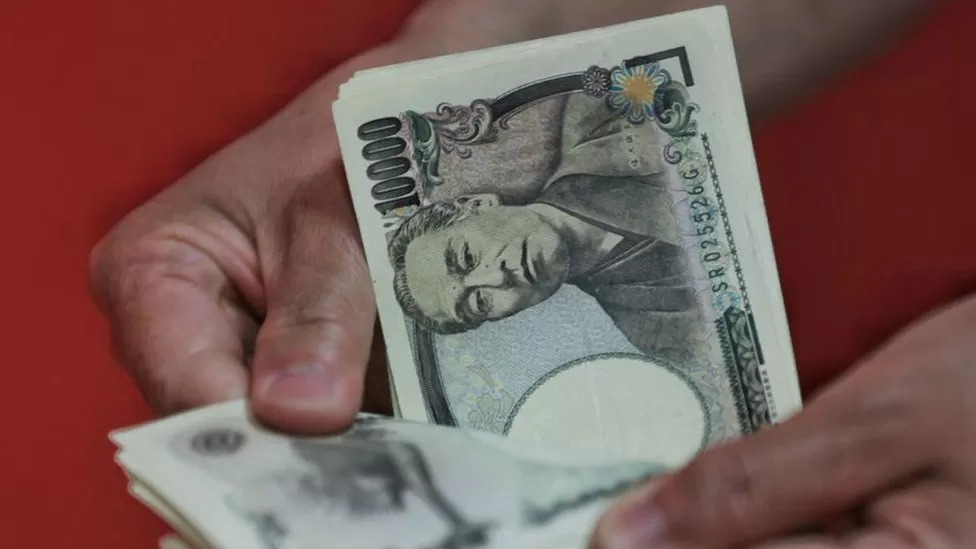 الين الياباني عند أدنى مستوى خلال 32 عاماً مقابل الدولار الأمريكي
