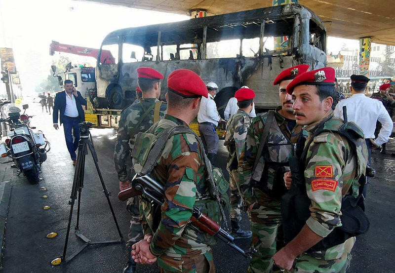 سوريا: مقتل 18 جندياً بانفجار حافلة عسكرية في دمشق