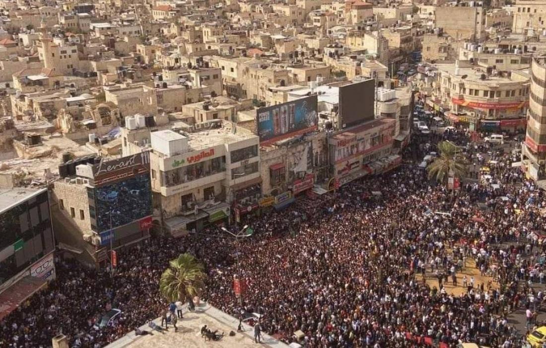 في موكب جنائزي مهيب.. نابلس تُشيع الشهداء الخمسة