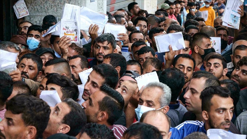 140 ألفاً عدد المسجلين بغزة للحصول على تصاريح عمل بالداخل المحتل
