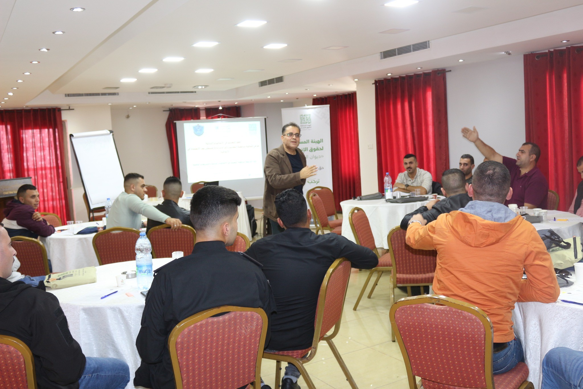 رام الله: الشرطة والهيئة المستقلة تفتتحان دورة تدريبية حول مناهضة التعذيب