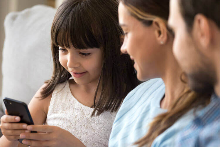 5 نصائح لاستخدام آمن للهواتف من قِبل الأطفال والمراهقين