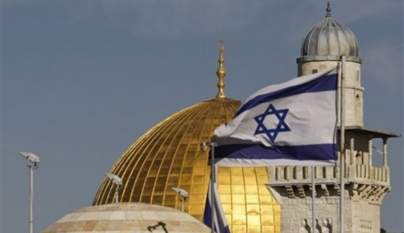 مفتي القدس يدين رفع علم الاحتلال بالأقصى وإغلاق الحرم الإبراهيمي