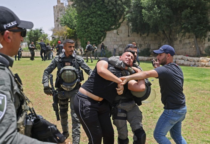 مصابون خلال قمع الاحتلال فعالية لإحياء ذكرى المولد النبوي في القدس