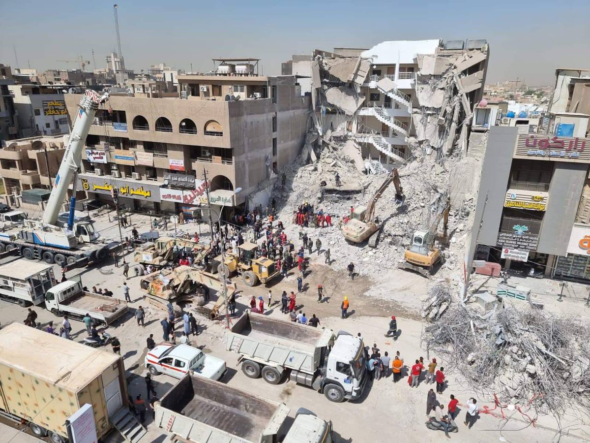 العراق: انتشال جثة طفلة ووالدتها من تحت أنقاض مبنى الكرادة المنهار