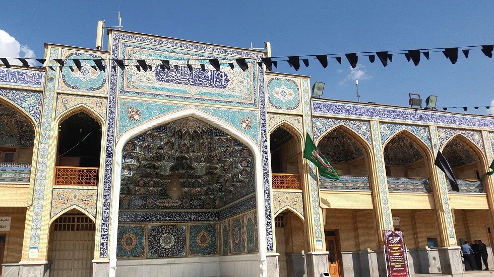 قتلى وجرحى في هجوم استهدف مرقد ديني في إيران