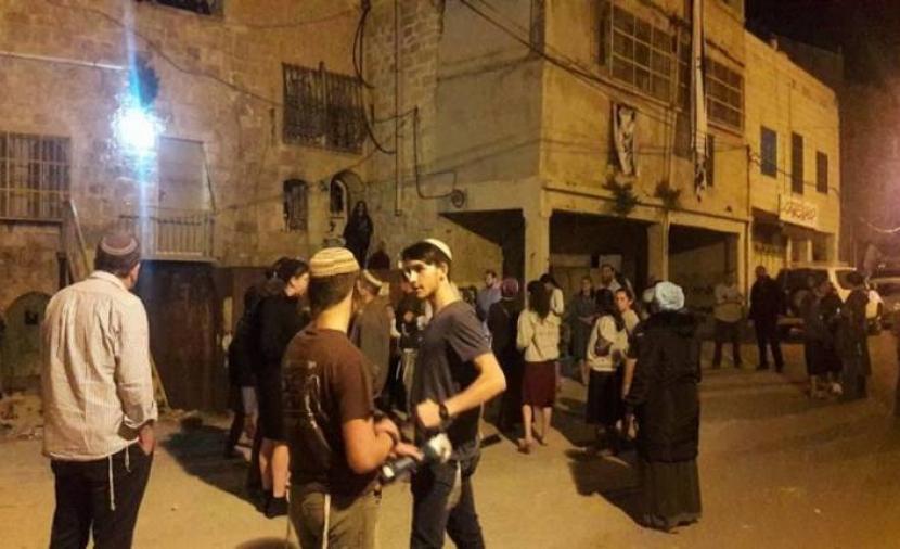 أدوا طقوسًا تلمودية.. مستوطنون يقتحمون موقع تل ماعين في الخليل