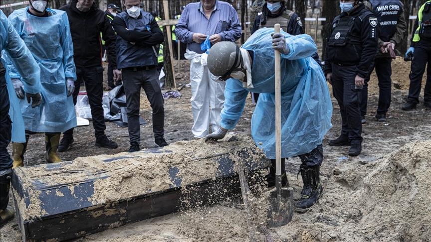 العثور على مئات القتلى في مقابر جماعية شمال شرق أوكرانيا