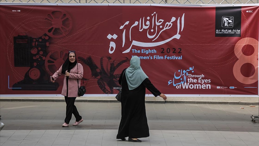 مركز شؤون المرأة ينهي عرض مهرجان بعيون النساء الثامن
