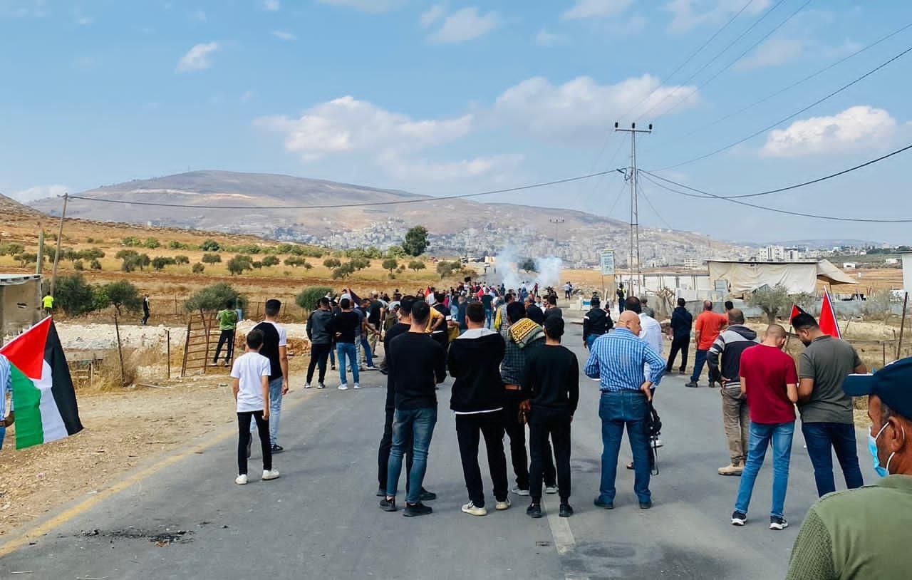مصابون بالرصاص والاختناق خلال مواجهات مع الاحتلال شرق نابلس