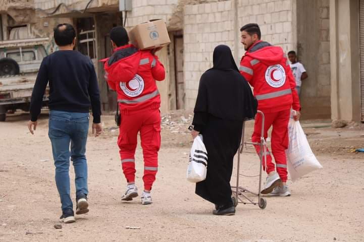 توزيع مساعدات لأهالي مخيم درعا جنوب سوريا
