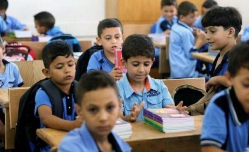 التعليم بغزة تُطلق خدمة لتعريف أولياء الأمور بحضور وانصرف أبنائهم